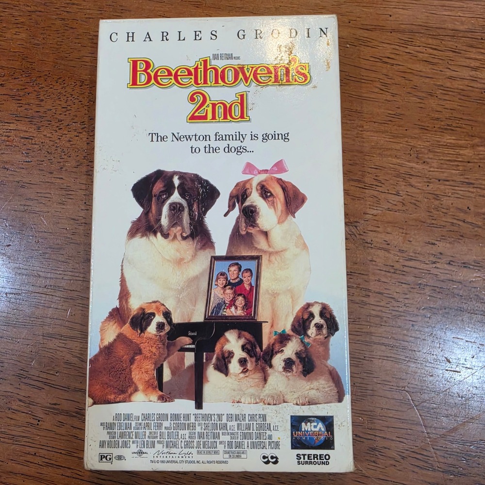 MCA Universal Beethoven's 2nd VHS Movie Unisex OS White Good 90s Family Comedy